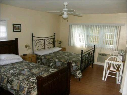 Chalet Beaconsfield Motel Экстерьер фото